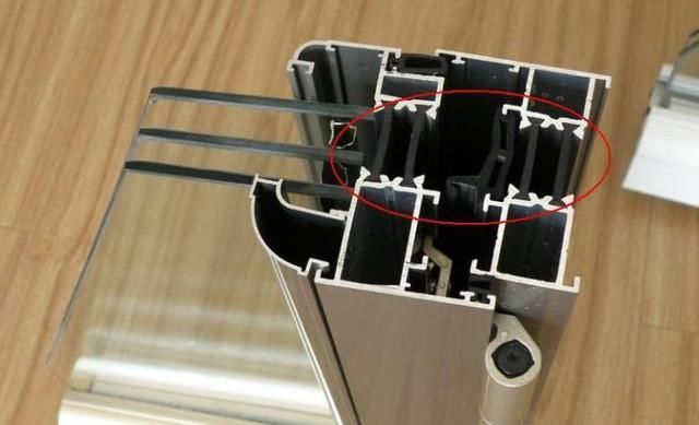 如何區分斷橋鋁門窗的隔熱條是尼龍還是PVC？